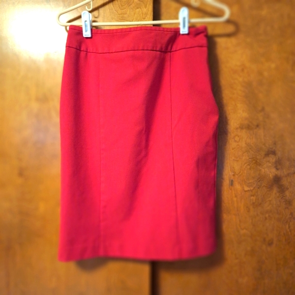 Elegant Red Women's Skirt - Picture 2 of 8